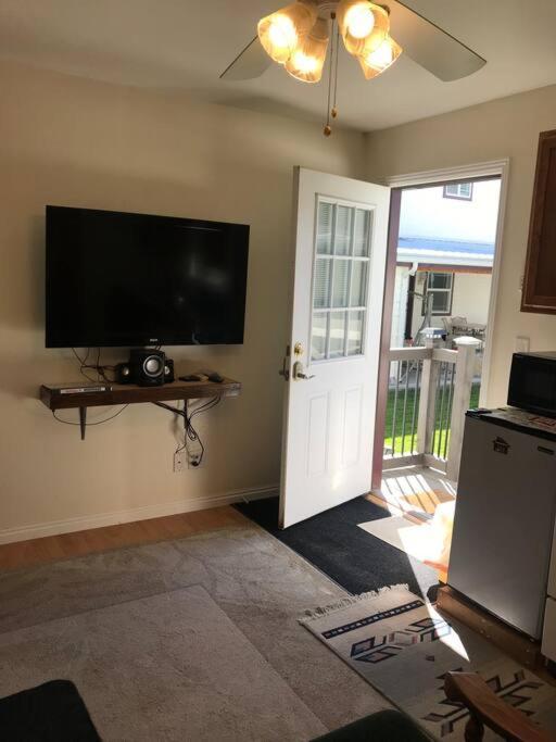 Cozy Cottage House B With Double Carport 트윈폴스 외부 사진
