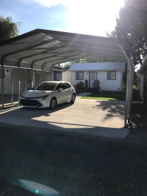 Cozy Cottage House B With Double Carport 트윈폴스 외부 사진