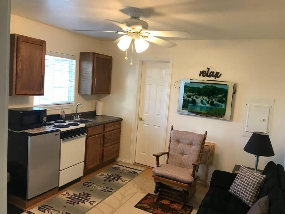 Cozy Cottage House B With Double Carport 트윈폴스 외부 사진