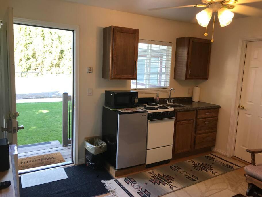 Cozy Cottage House B With Double Carport 트윈폴스 외부 사진