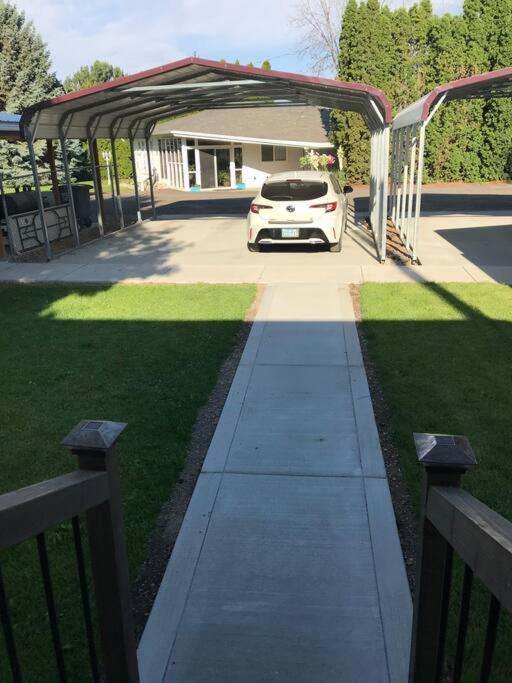 Cozy Cottage House B With Double Carport 트윈폴스 외부 사진