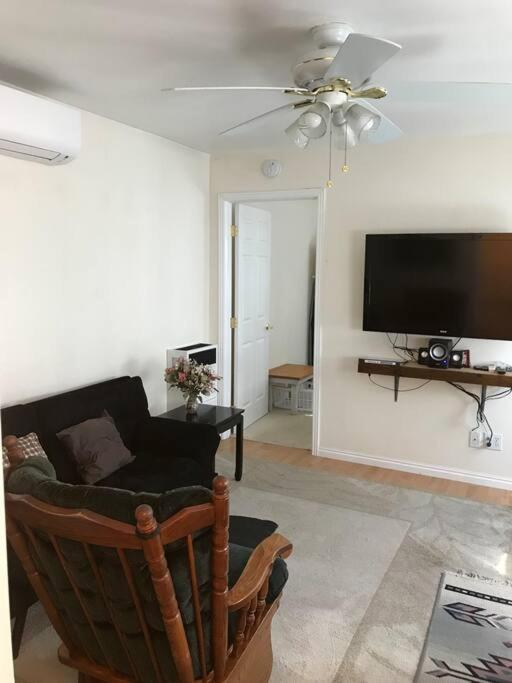 Cozy Cottage House B With Double Carport 트윈폴스 외부 사진