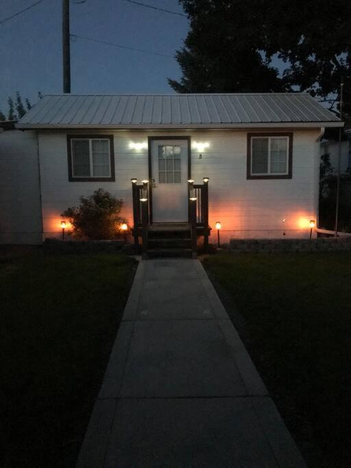 Cozy Cottage House B With Double Carport 트윈폴스 외부 사진