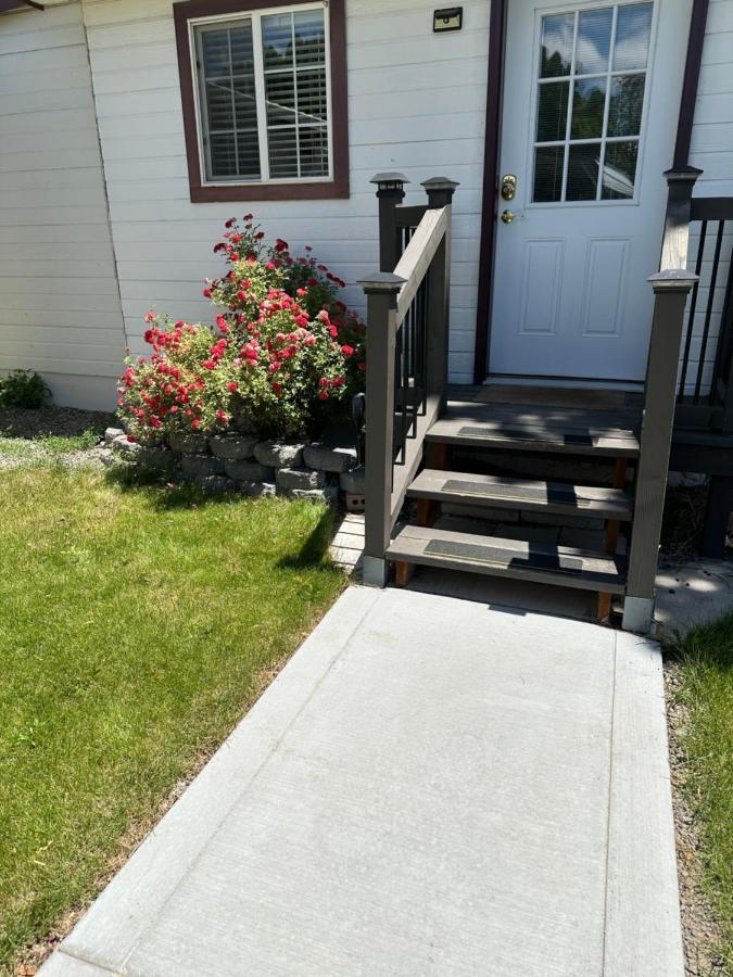 Cozy Cottage House B With Double Carport 트윈폴스 외부 사진